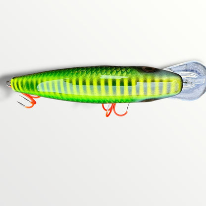 The Erniecc 6” NeonRoach